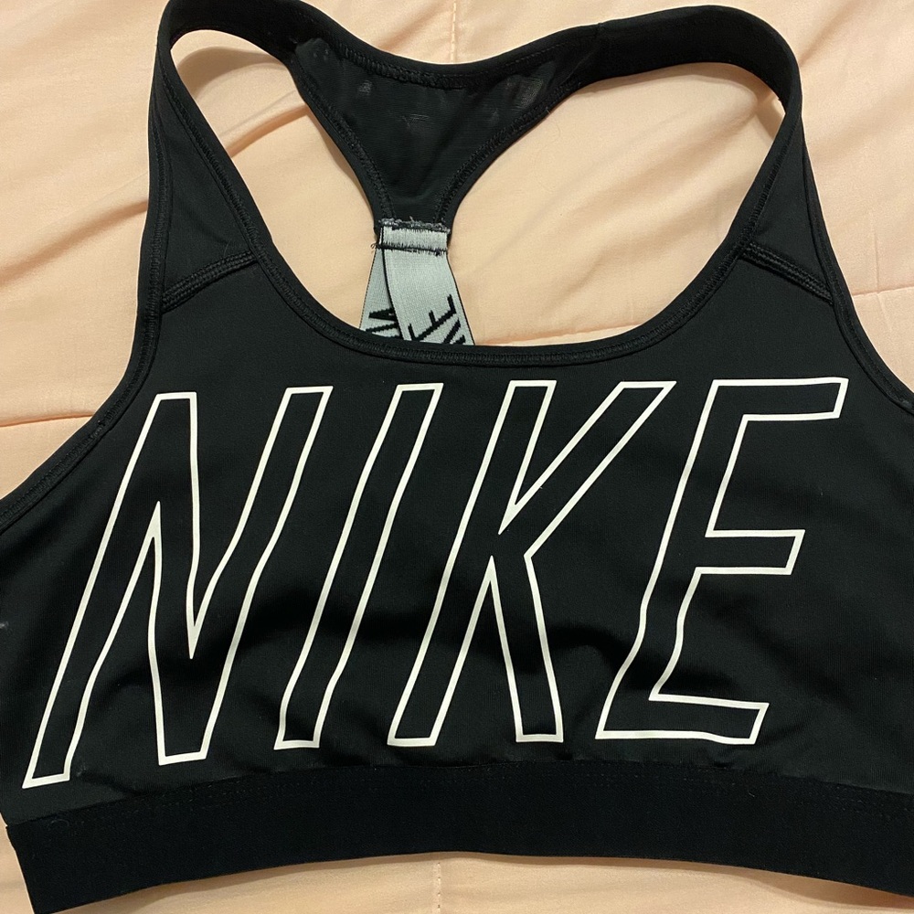 black nike sports bra
